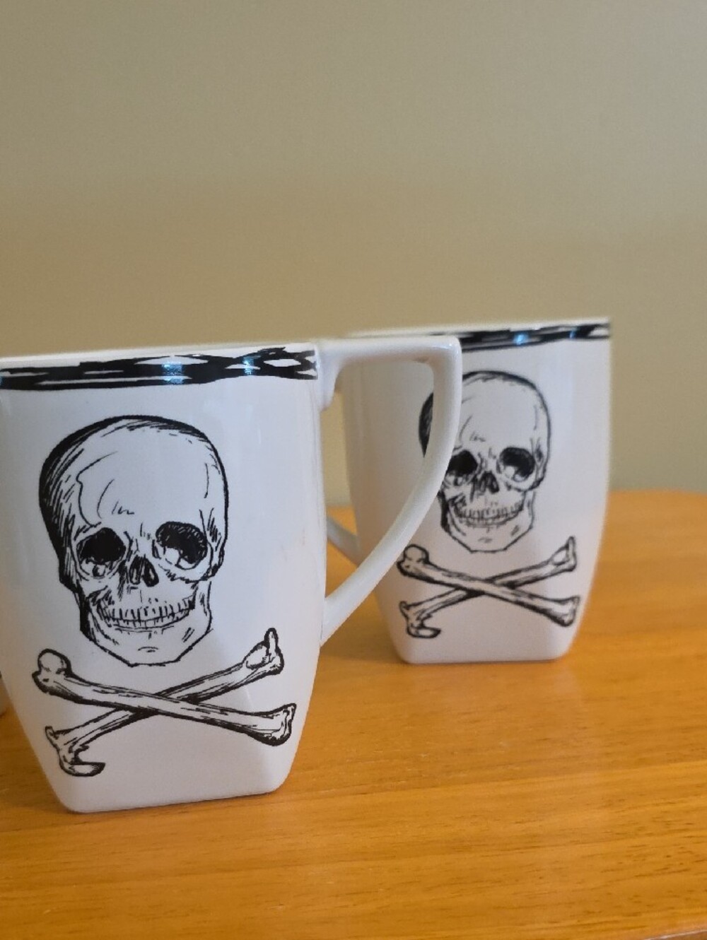 Skull & Crossbones Porcelain Gothic Halloween Coventry 3 Mugs Double Sided - Picture 6 of 12